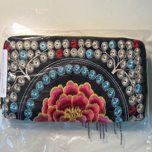 Floral Embroided Wallet - Picture 2 of 2
